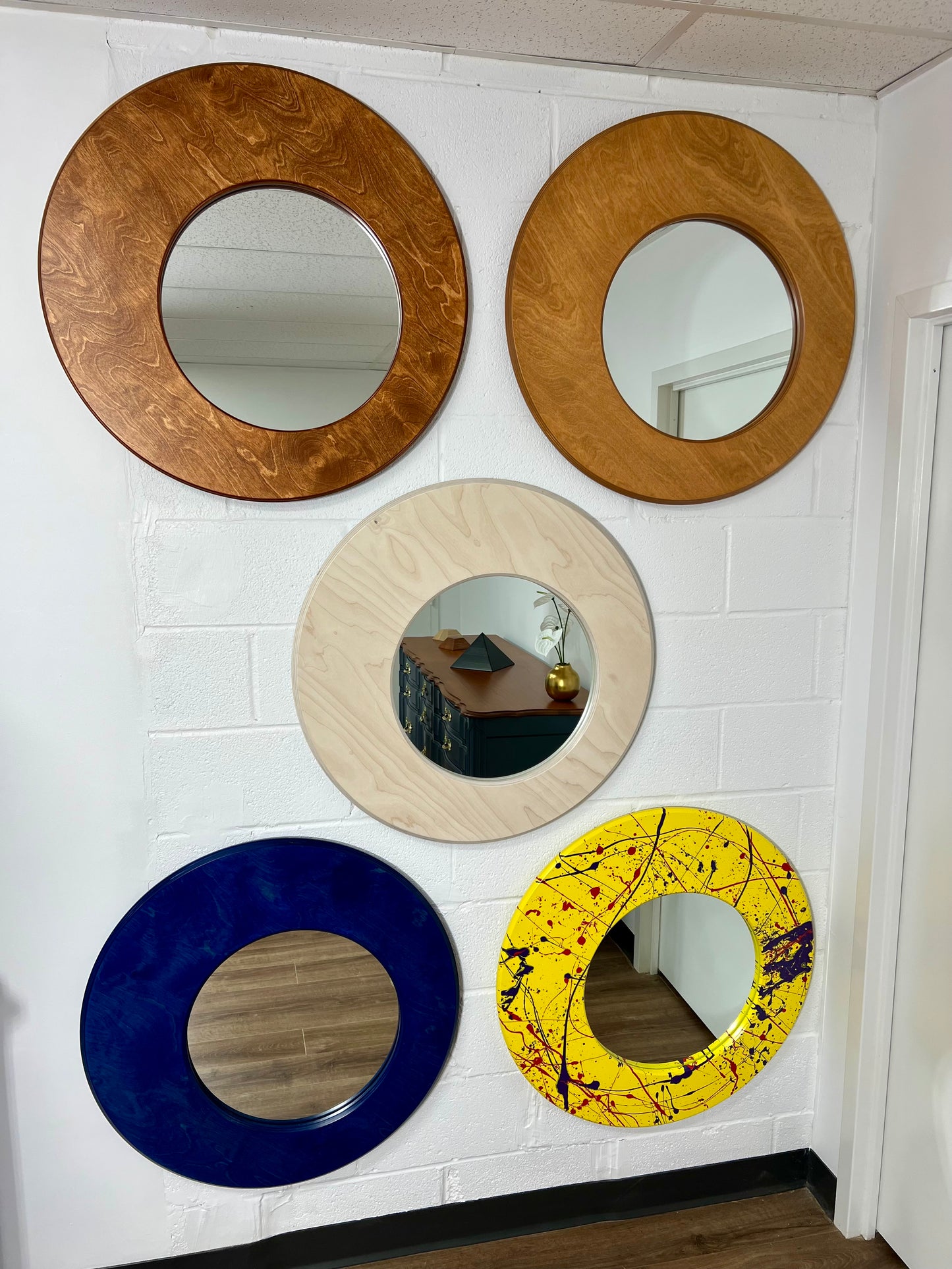 FROST — 30” Asymmetrical Round Mirror