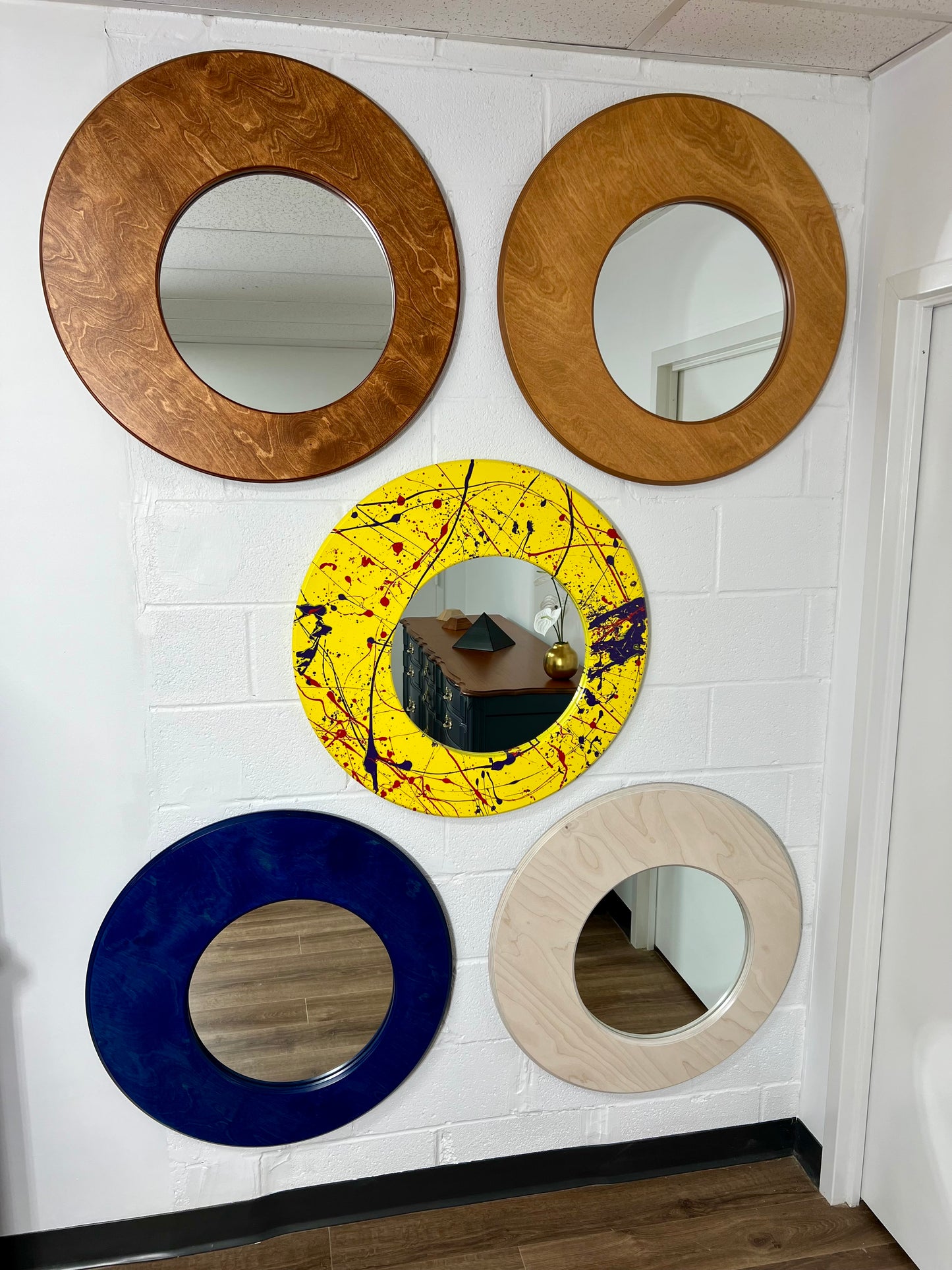 IGNITE — 30” Asymmetrical Round Mirror