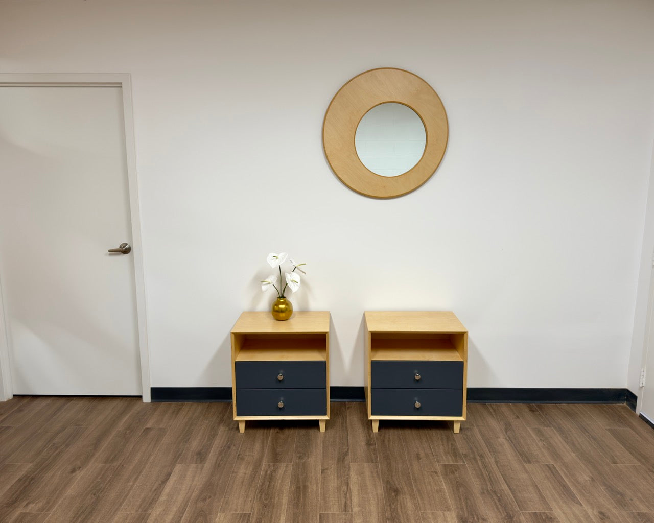 HONEY — 30” Asymmetrical Round Mirror