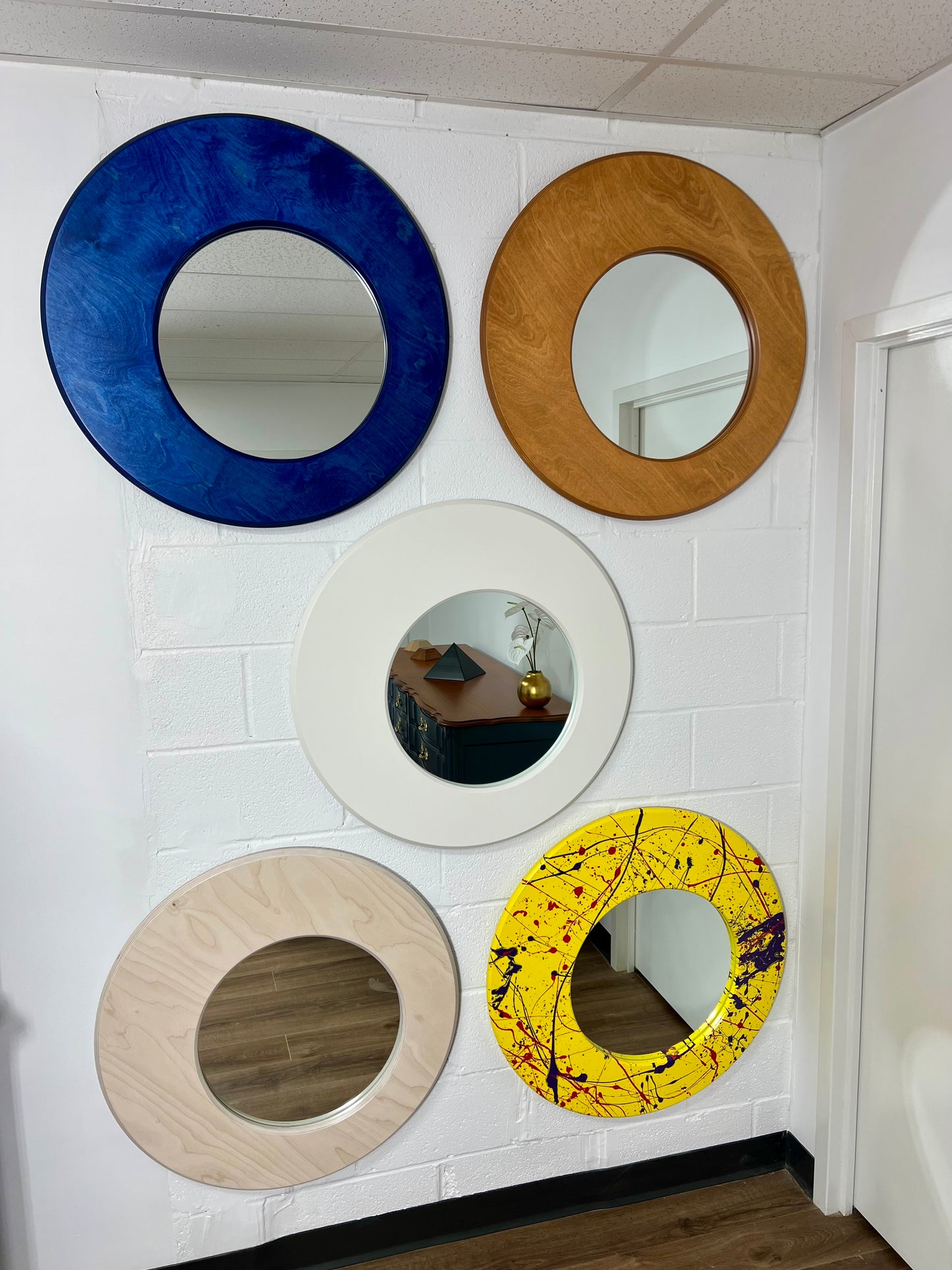 GOLDEN WHEAT — 30” Asymmetrical Round Mirror