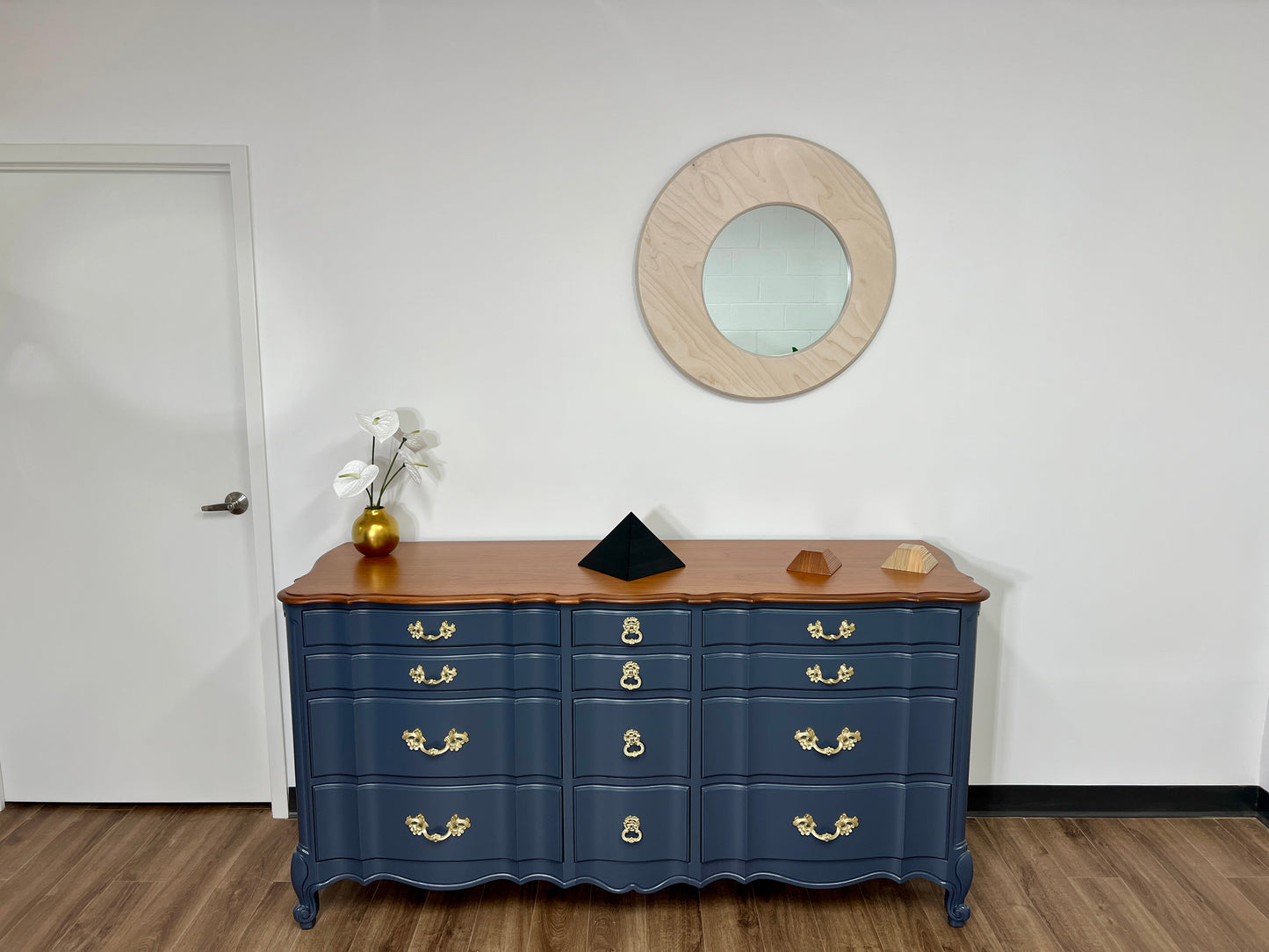 FROST — 30” Asymmetrical Round Mirror