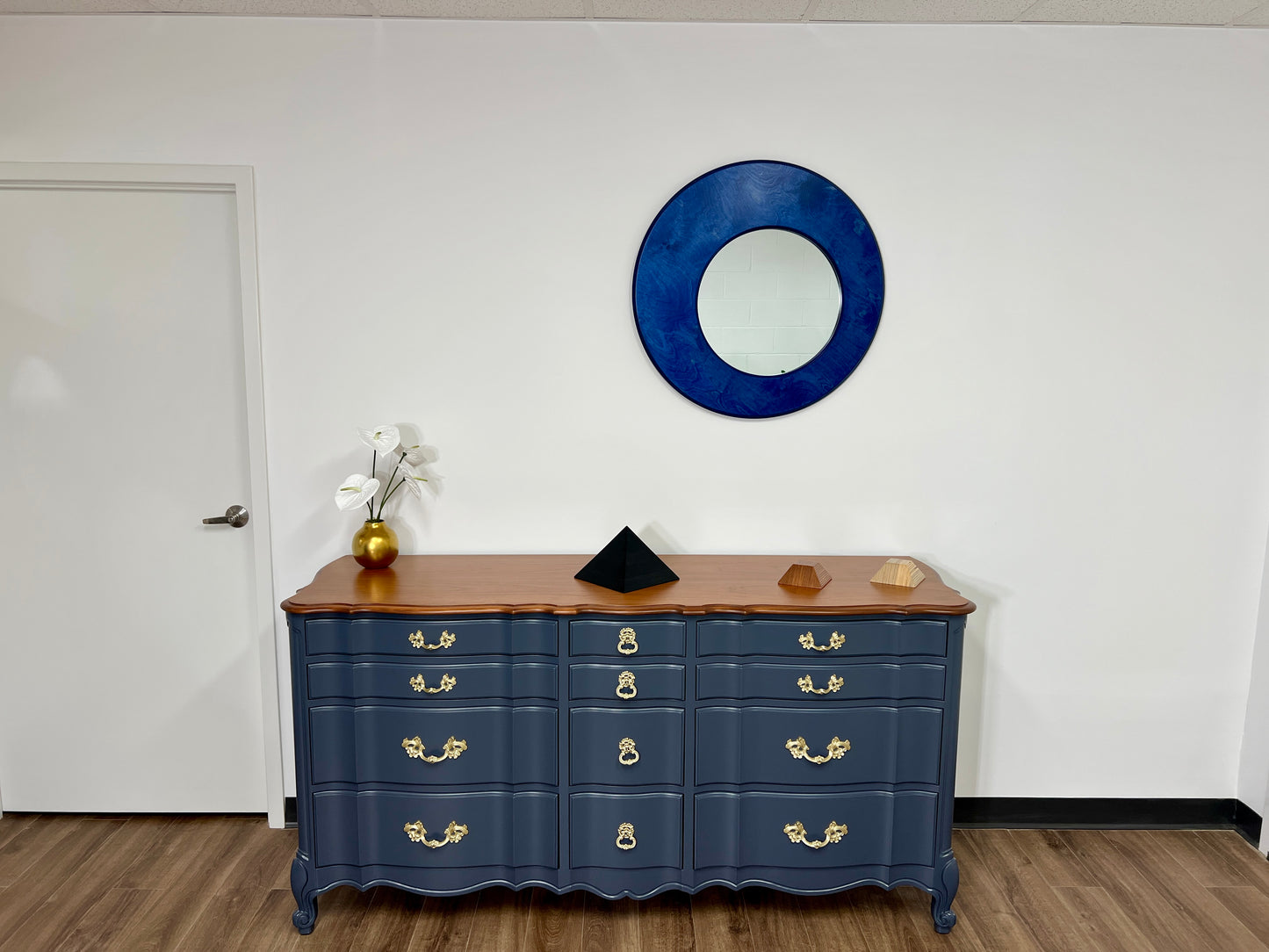 DEEPWATER — 30” Asymmetrical Round Mirror