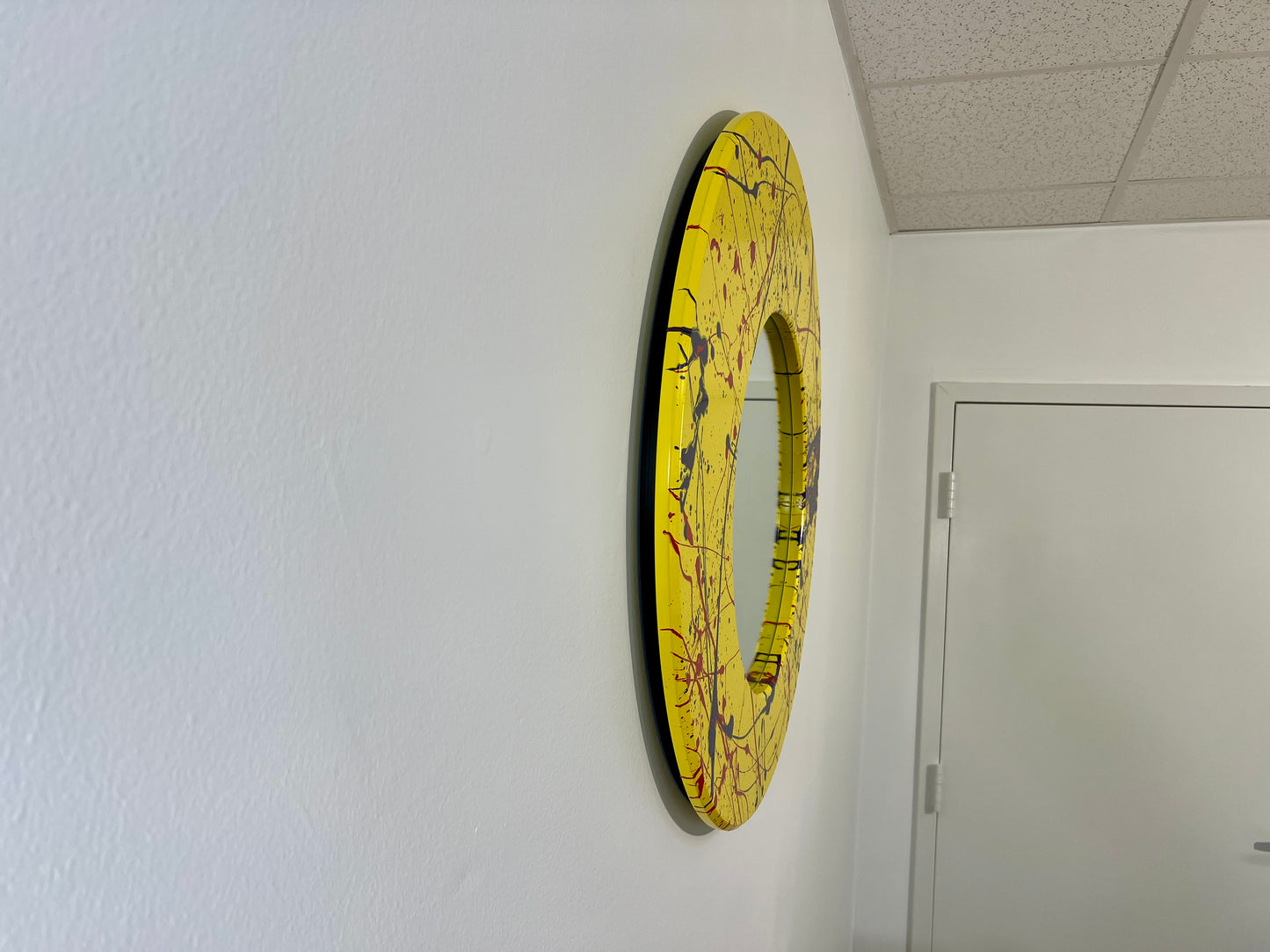 IGNITE — 30” Asymmetrical Round Mirror