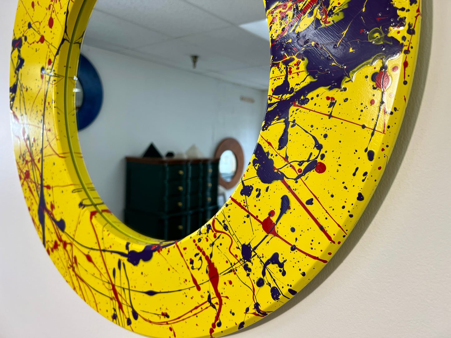IGNITE — 30” Asymmetrical Round Mirror