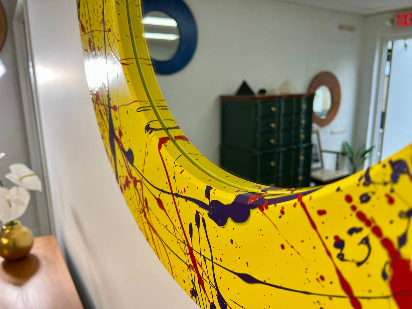 IGNITE — 30” Asymmetrical Round Mirror