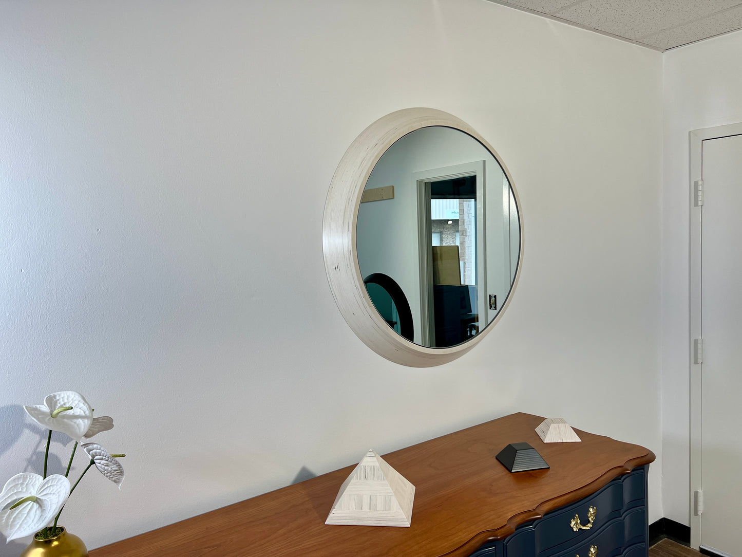 GLACIER — 36” Beveled Round Mirror