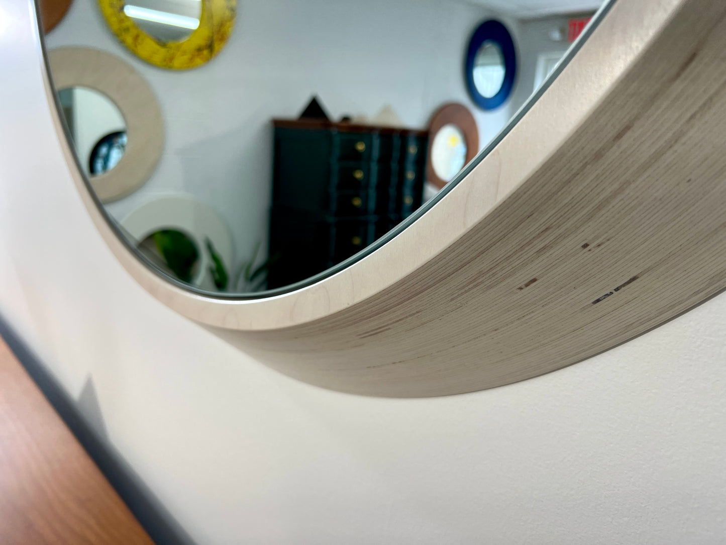 GLACIER — 36” Beveled Round Mirror