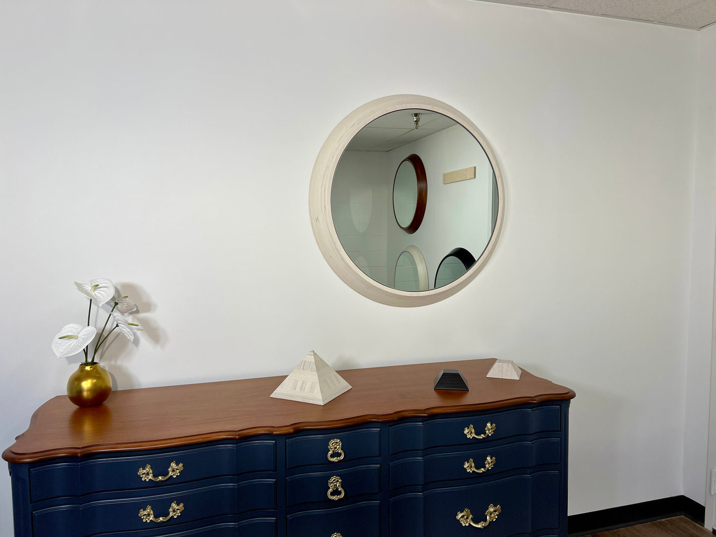 GLACIER — 36” Beveled Round Mirror