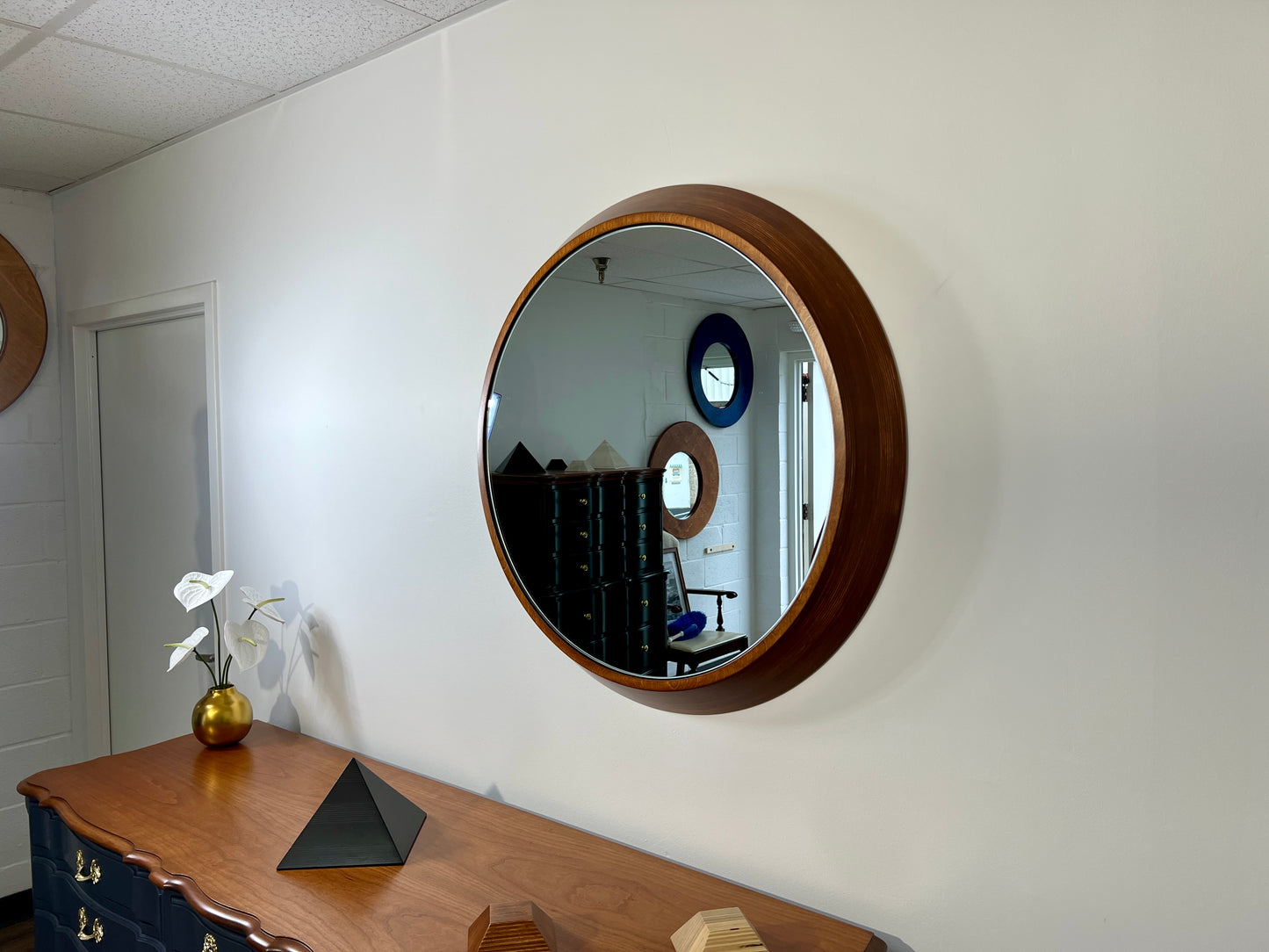 CHESTNUT — 36” Layered Round Mirror