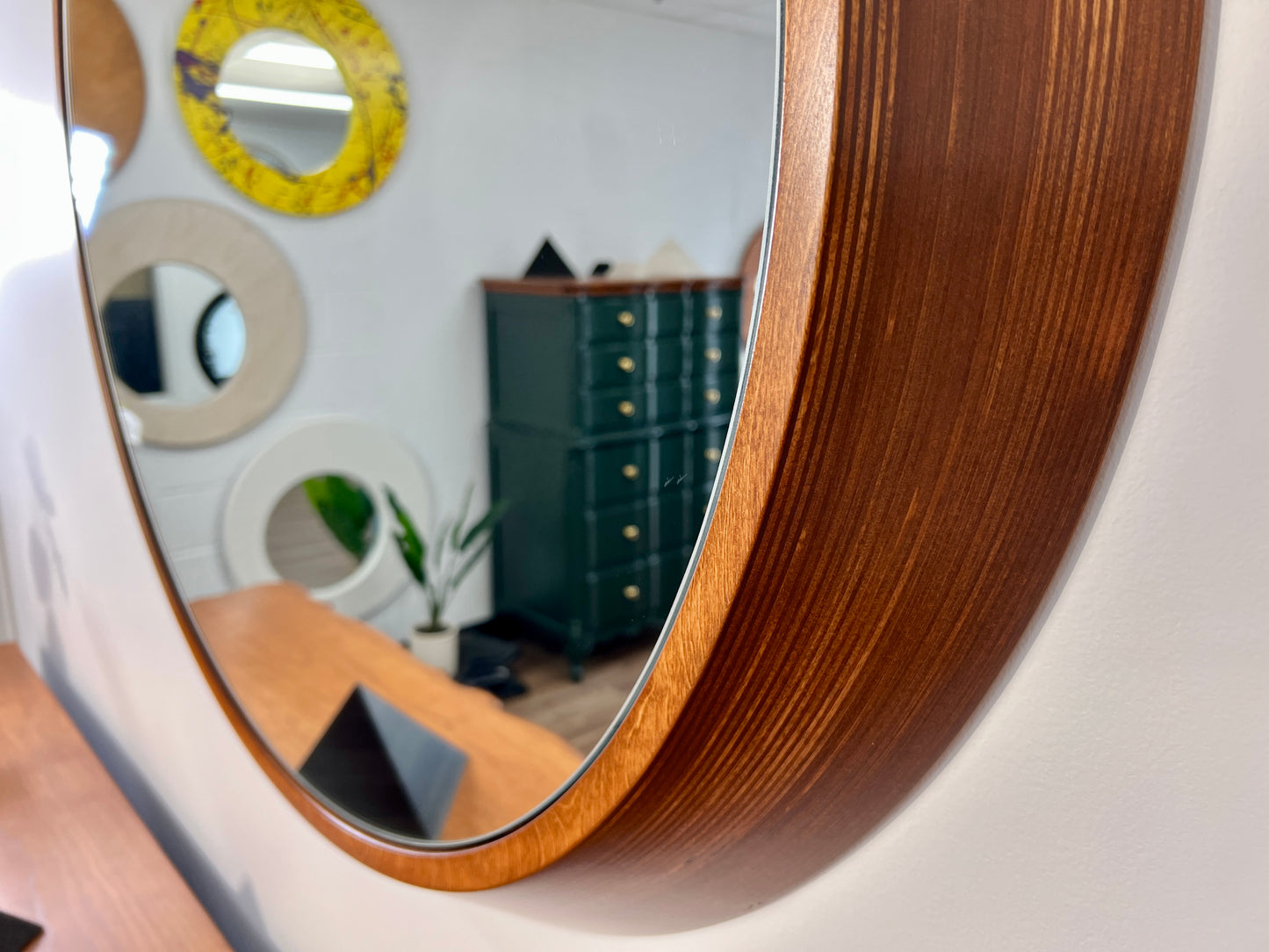 CHESTNUT — 36” Layered Round Mirror