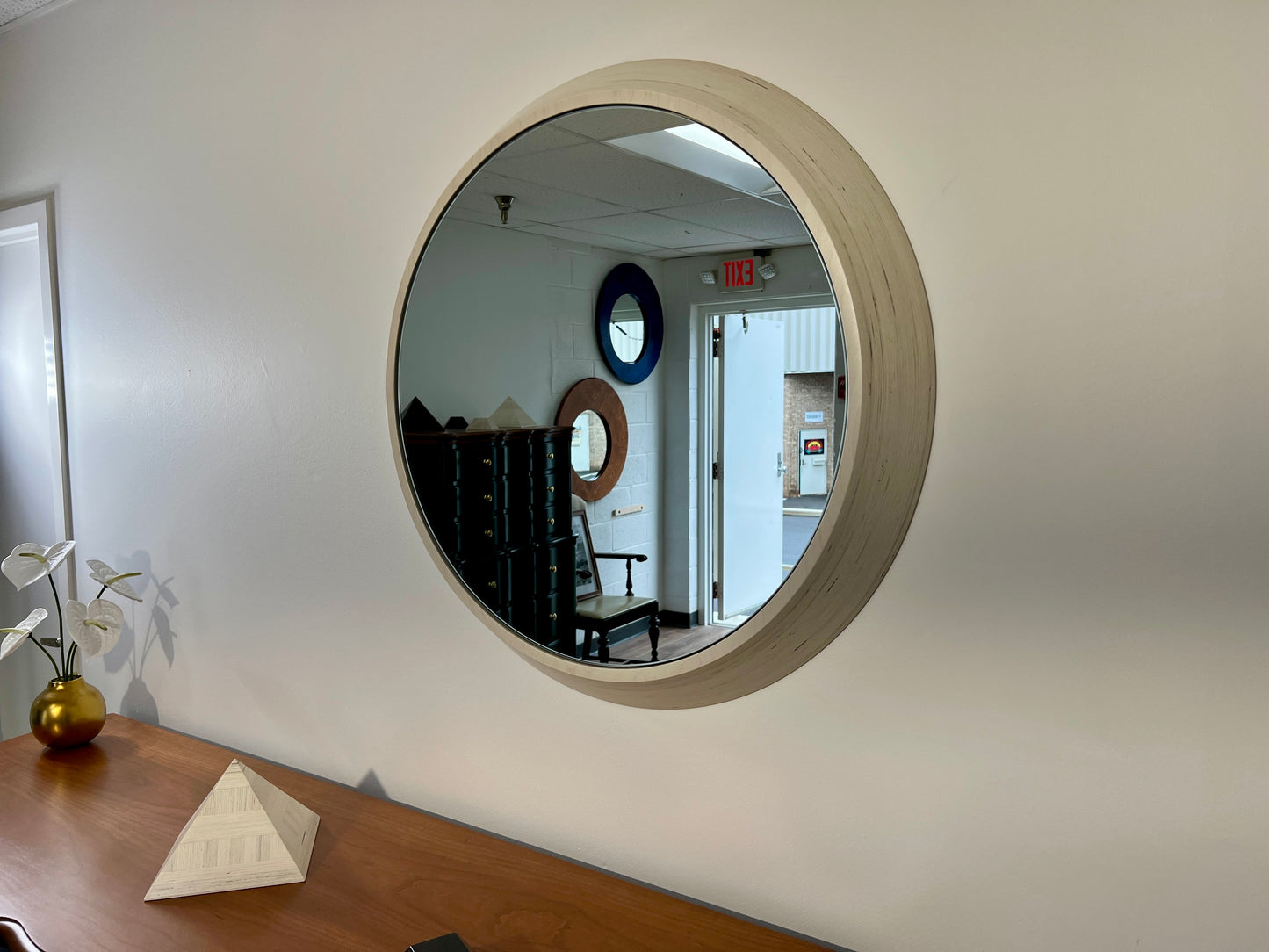 GLACIER — 36” Beveled Round Mirror