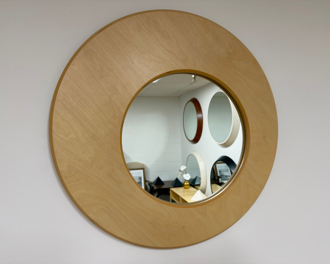 HONEY — 30” Asymmetrical Round Mirror