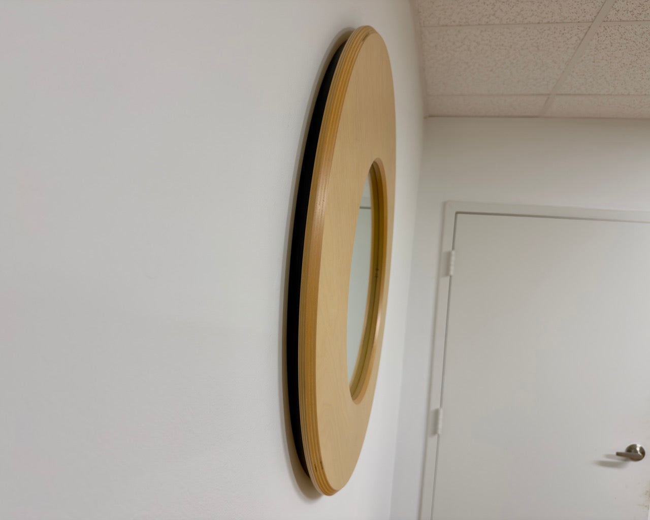 HONEY — 30” Asymmetrical Round Mirror