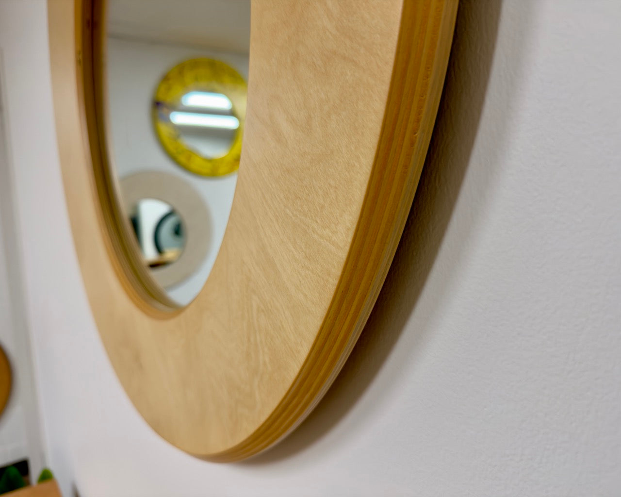 HONEY — 30” Asymmetrical Round Mirror