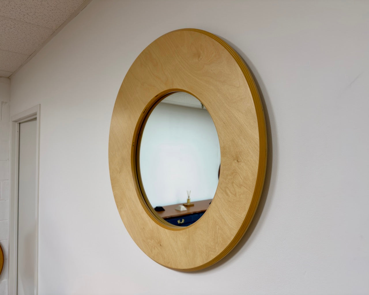 HONEY — 30” Asymmetrical Round Mirror