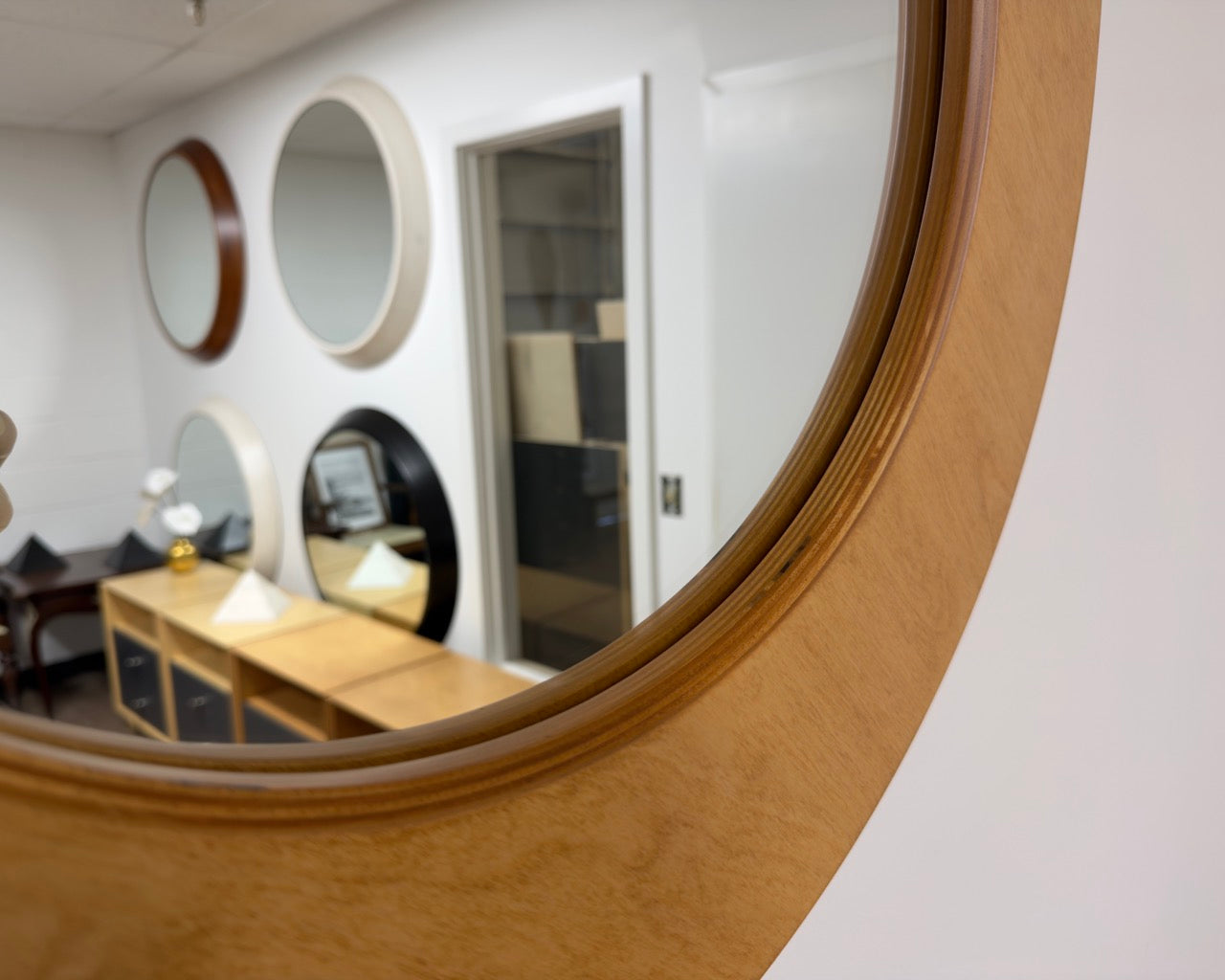 GOLDEN WHEAT — 30” Asymmetrical Round Mirror