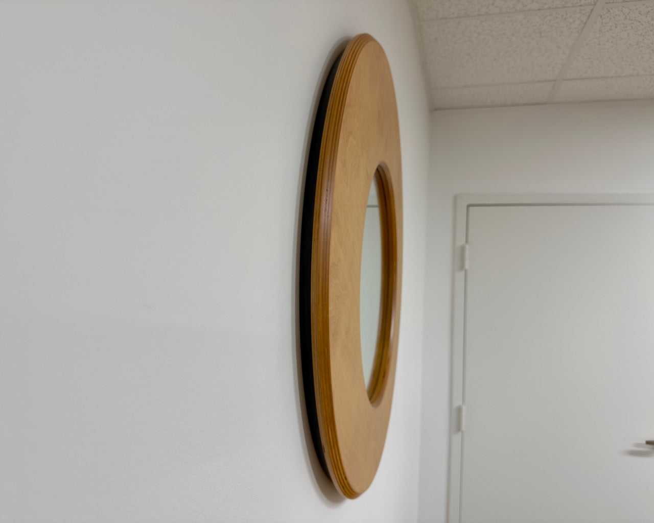 GOLDEN WHEAT — 30” Asymmetrical Round Mirror