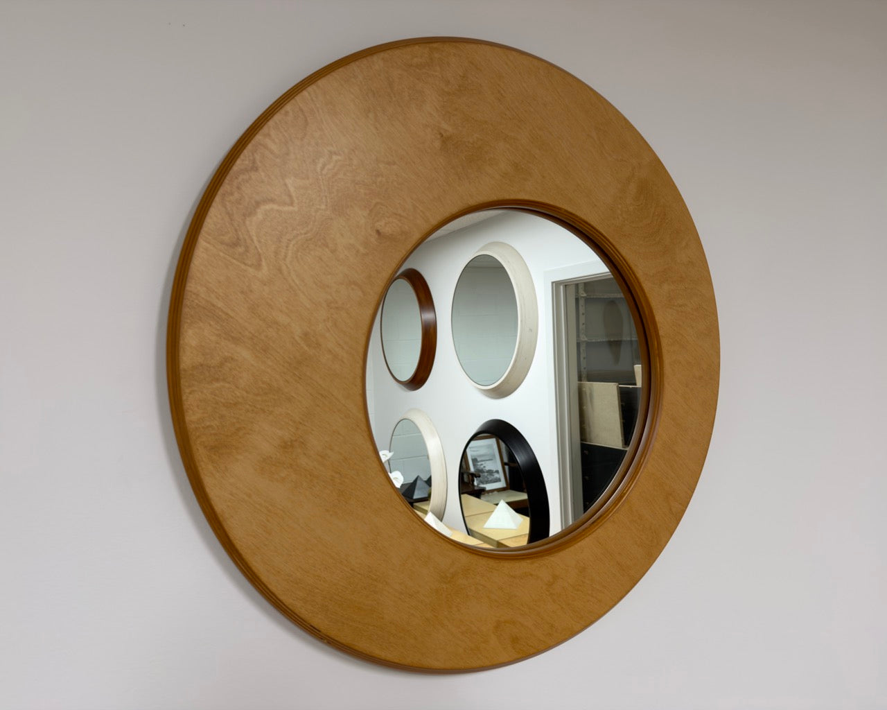 GOLDEN WHEAT — 30” Asymmetrical Round Mirror